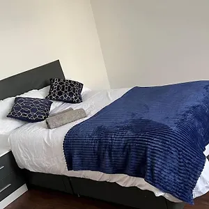  Appartement Central, Festival Theater