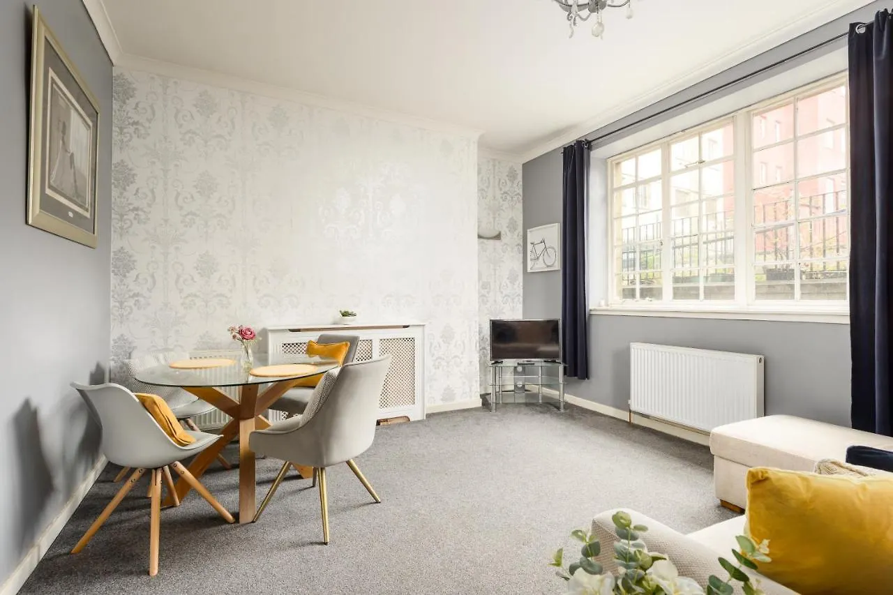 2 Bedroom Royal Mile Apartment location