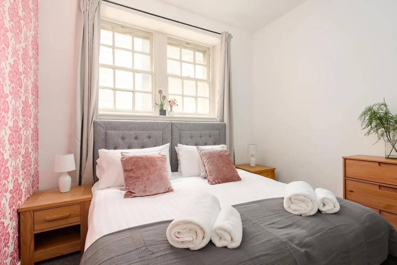 2 Bedroom Royal Mile Apartment Edinburgh United Kingdom