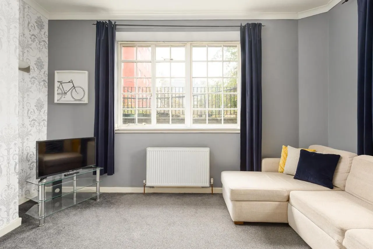 2 Bedroom Royal Mile Apartment Edinburgh