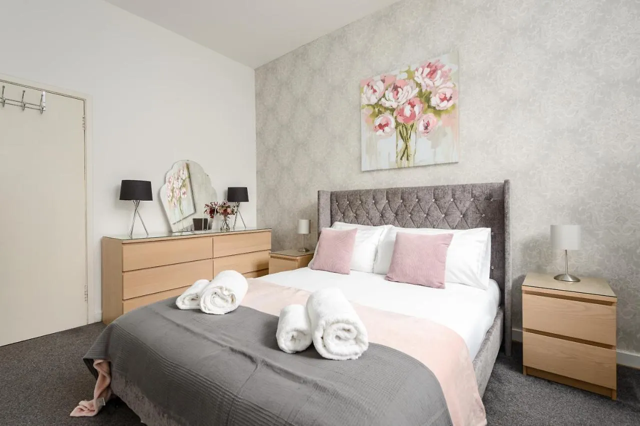 2 Bedroom Royal Mile Apartment Edinburgh United Kingdom