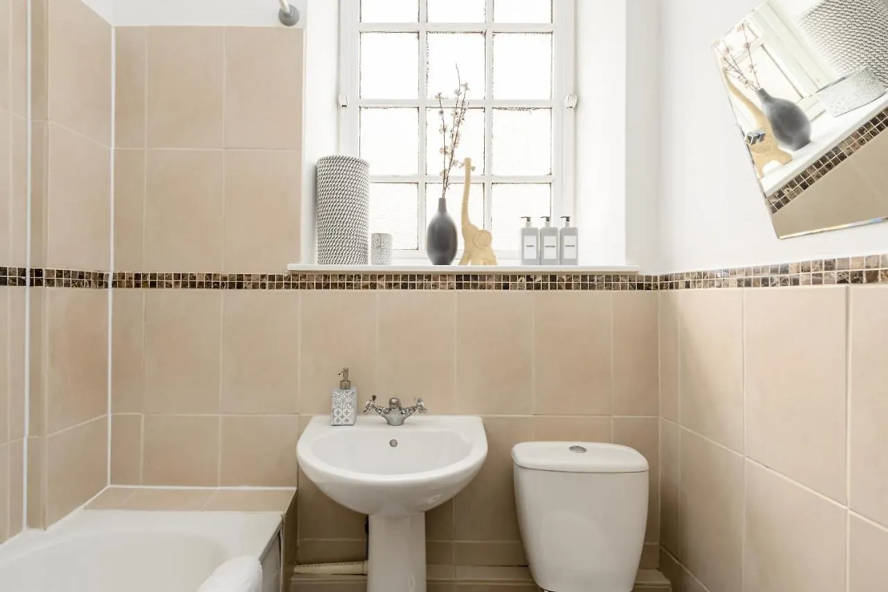 2 Bedroom Royal Mile Apartment Edinburgh United Kingdom